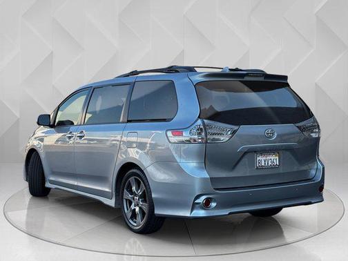 2020 Toyota Sienna SE