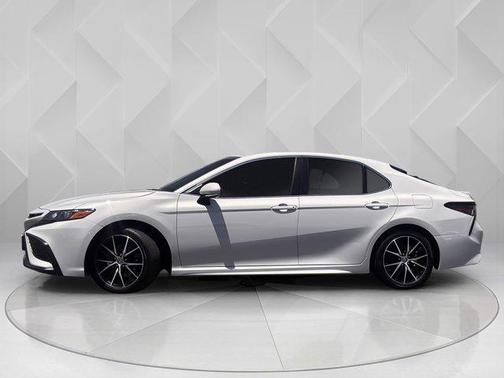 2024 Toyota Camry Hybrid SE
