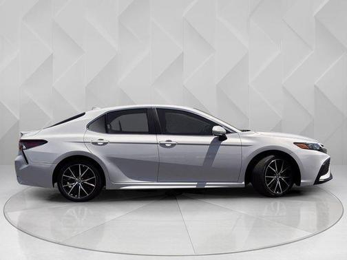 2024 Toyota Camry Hybrid SE