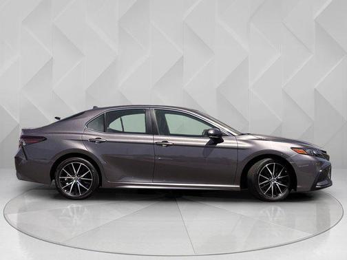 2024 Toyota Camry Hybrid SE