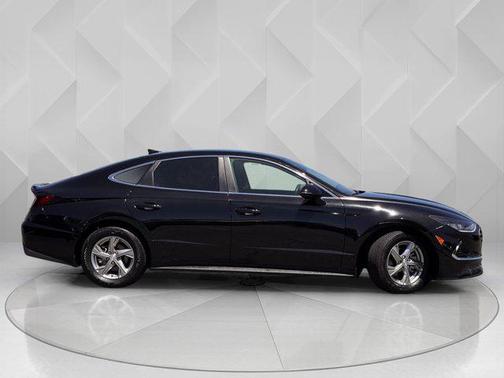 2022 Hyundai SONATA SE