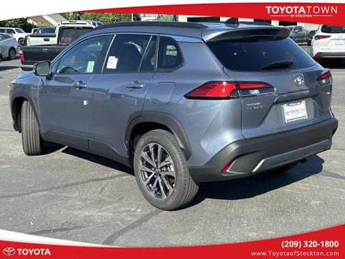 2025 Toyota Corolla Cross XLE