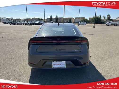 2025 Toyota Prius XLE