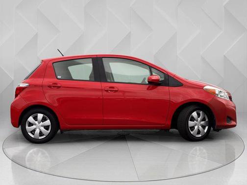 2013 Toyota Yaris LE