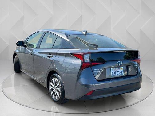2021 Toyota Prius LE