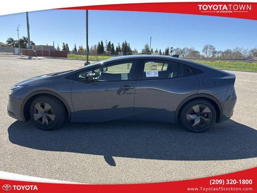 2025 Toyota Prius LE