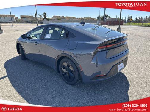2025 Toyota Prius LE