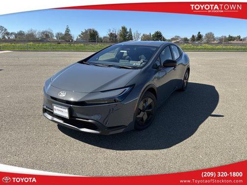2025 Toyota Prius LE