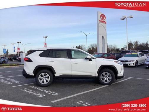 2025 Toyota RAV4 LE