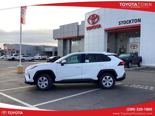 2025 Toyota RAV4 LE