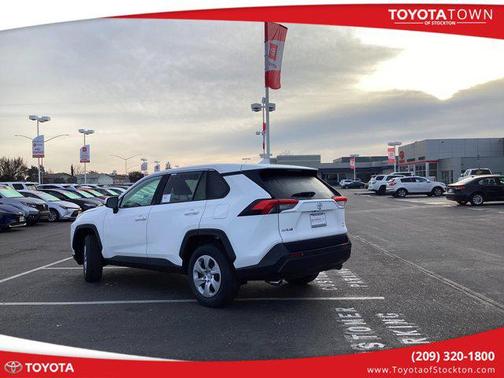 2025 Toyota RAV4 LE