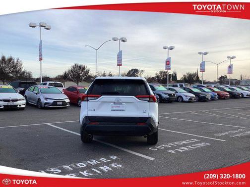 2025 Toyota RAV4 LE