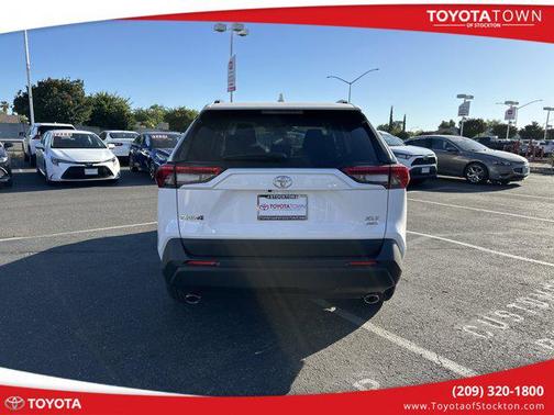2025 Toyota RAV4 XLE