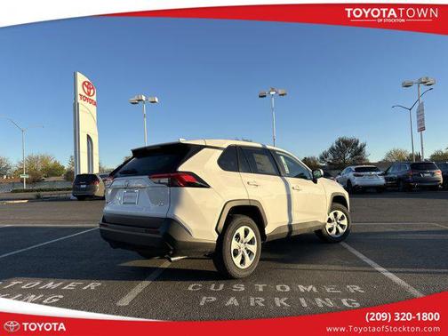 2025 Toyota RAV4 LE