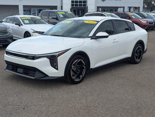 Snow White Pearl 2025 Kia K4 EX
