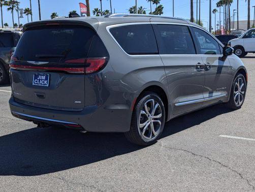 2025 Chrysler Pacifica L