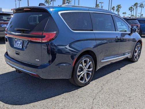 2025 Chrysler Pacifica L