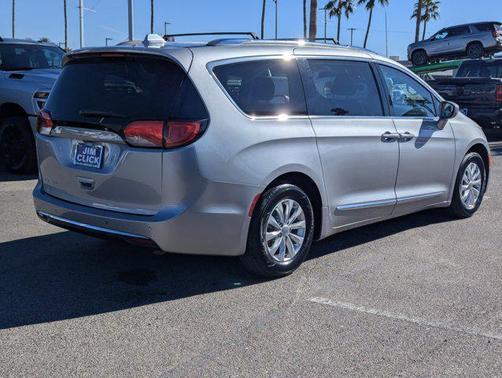 2018 Chrysler Pacifica Touring-L