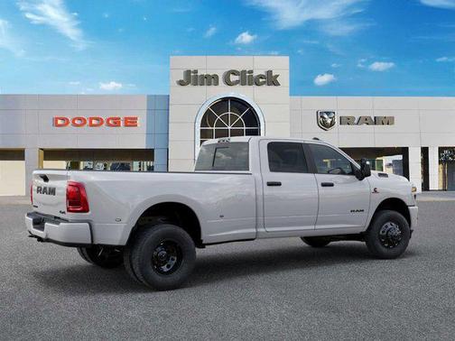 Bright White Clearcoat 2026 RAM 3500 Big Horn Crew Cab 4x4 8' Box