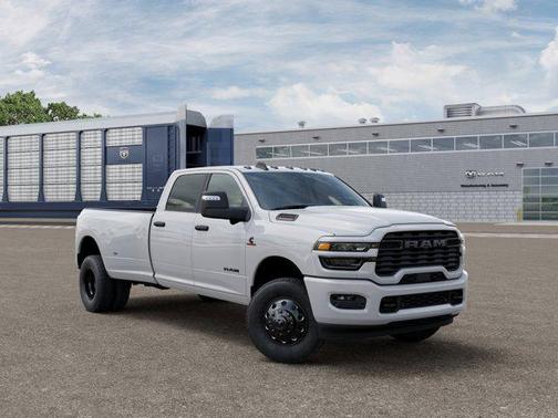Bright White Clearcoat 2026 RAM 3500 Big Horn Crew Cab 4x4 8' Box