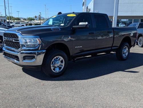 2020 RAM 2500 Tradesman Crew Cab 4X4 6'4' Box