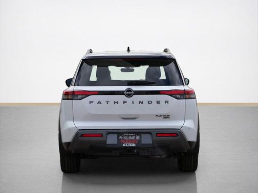 Everest White Pearl/Black 2026 Nissan Pathfinder Platinum