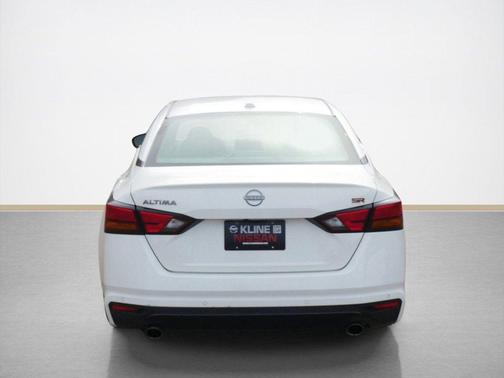 Glacier White 2023 Nissan Altima SR FWD