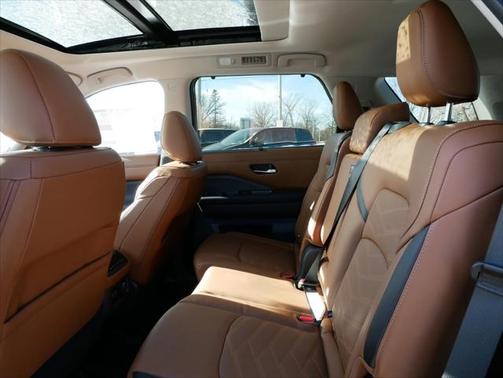 2025 Nissan Pathfinder Platinum 4WD