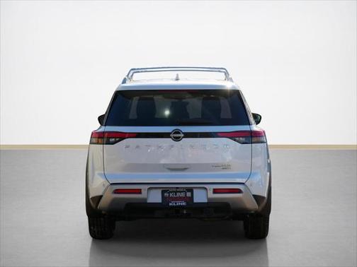 2025 Nissan Pathfinder Platinum 4WD