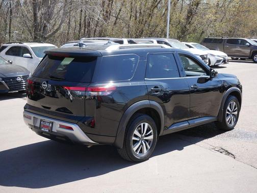 Super Black 2024 Nissan Pathfinder SL 4WD