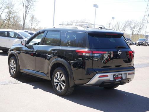 Super Black 2024 Nissan Pathfinder SL 4WD