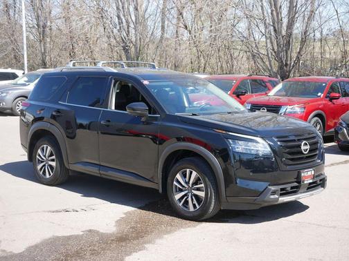 Super Black 2024 Nissan Pathfinder SL 4WD