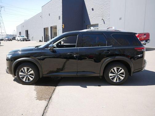 Super Black 2024 Nissan Pathfinder SL 4WD
