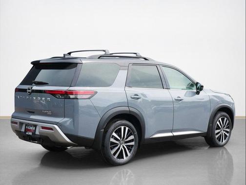 2025 Nissan Pathfinder Platinum 4WD
