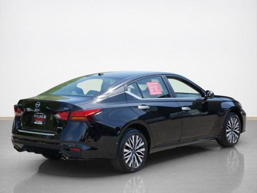 Super Black Clearcoat 2023 Nissan Altima 2.5 SV