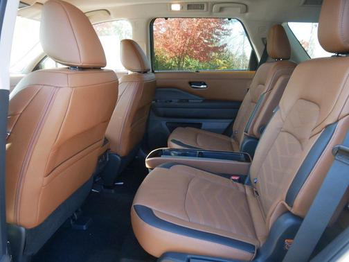 2025 Nissan Pathfinder Platinum 4WD