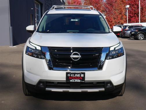 2025 Nissan Pathfinder Platinum 4WD