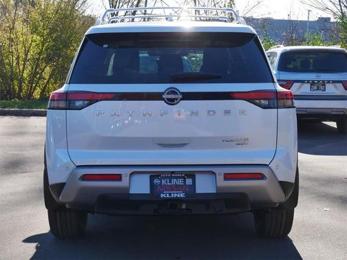 2025 Nissan Pathfinder Platinum 4WD