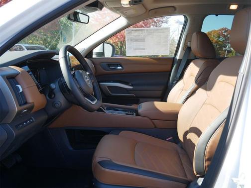 2025 Nissan Pathfinder Platinum 4WD