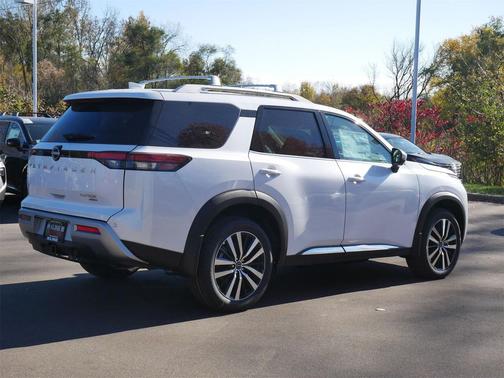 2025 Nissan Pathfinder Platinum 4WD