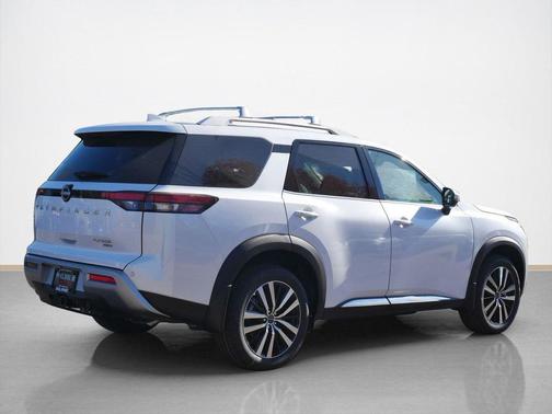 2025 Nissan Pathfinder Platinum 4WD
