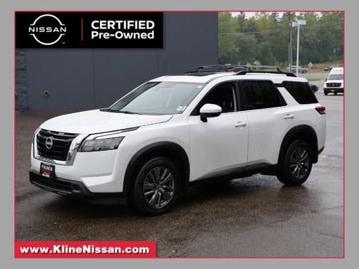Everest White Pearl 2025 Nissan Pathfinder SV 4WD