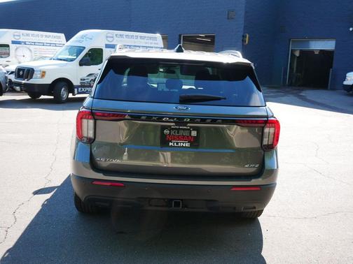 Carbonized Gray Metallic 2025 Ford Explorer Active