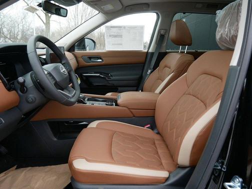 Super Black 2026 Nissan Pathfinder Platinum