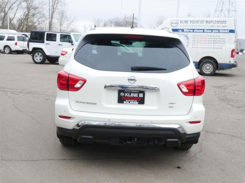 2017 Nissan Pathfinder SL