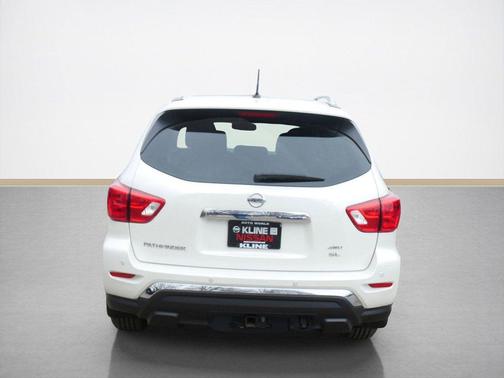 2017 Nissan Pathfinder SL
