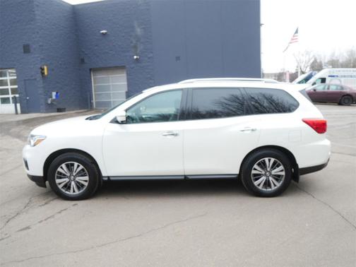 2017 Nissan Pathfinder SL