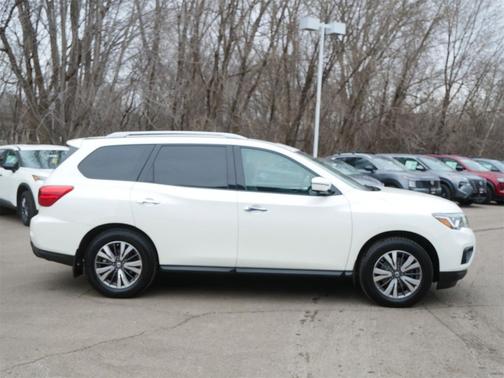 2017 Nissan Pathfinder SL