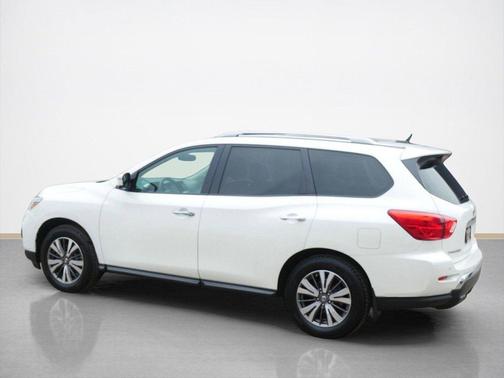 2017 Nissan Pathfinder SL