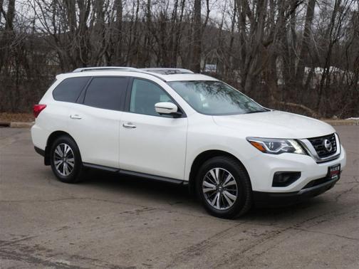 2017 Nissan Pathfinder SL